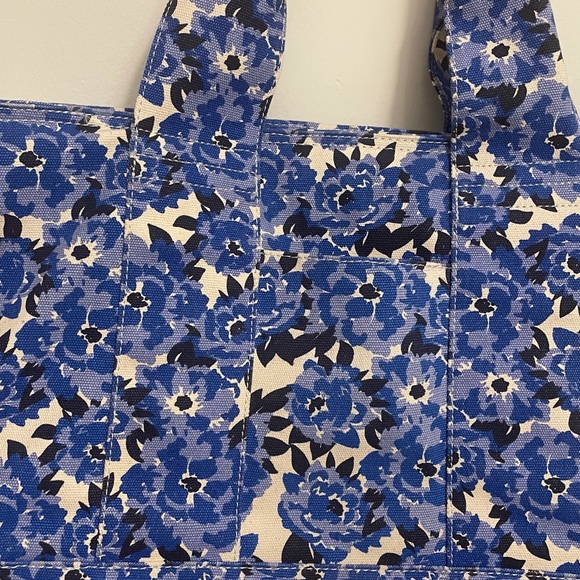 Tommy Hilfiger Blue and White Floral Canvas Bag EUC - Picture 12 of 12